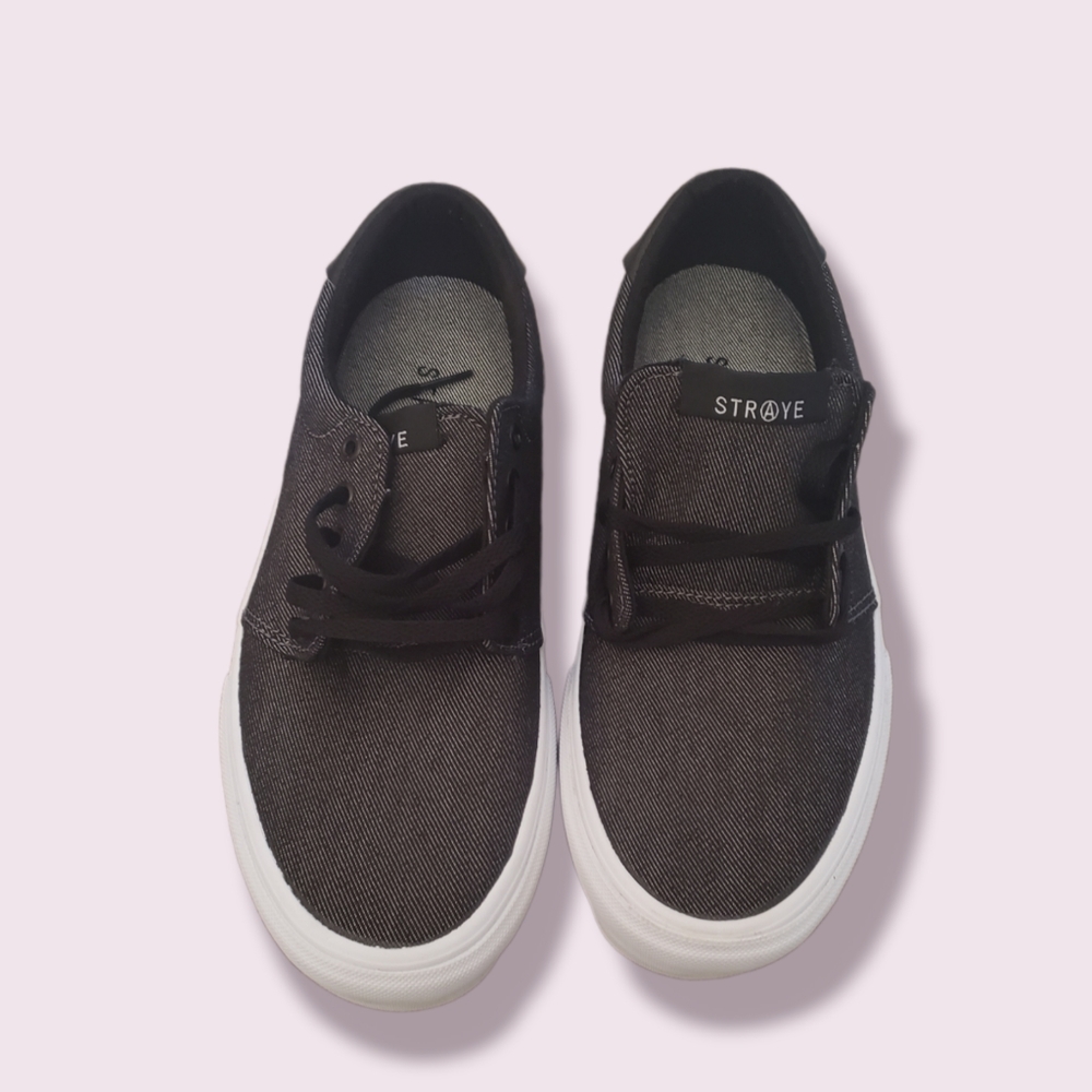STRAYE SHOES